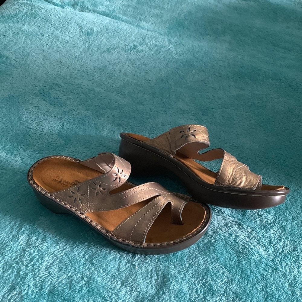 Naot sandal size 38